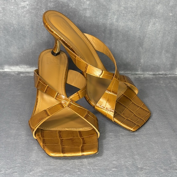 🔥🔥🔥ELSA Tan X Band Kitten Heel Size: 6🔥🔥🔥 - Picture 1 of 7